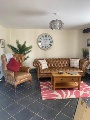 2 Mews Cottages - Town Centre Location